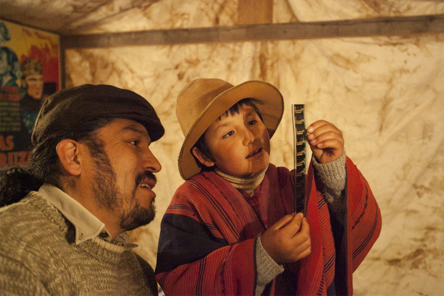 Entrevista a Victor Acurio (Sistu), protagonista del largometraje Willaq Pirqa, el cine de mi pueblo. Esta película se volvió la más vista en lengua quechua.